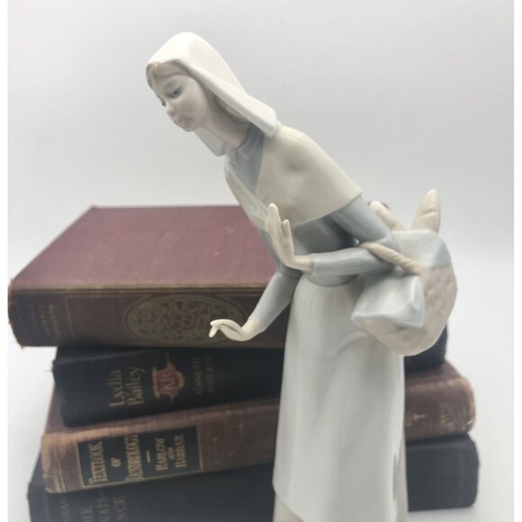 Lladro Figurine 10.5" TALL SHEPHERDESS WITH PUPPY DOG & BREAD BASKET #1034 Mint - Picture 12 of 13